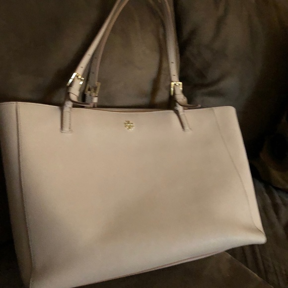Tory Burch York Buckle Tote in Light Oak - Picture 4 of 8
